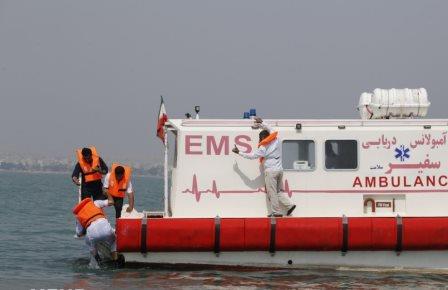 ارائه خدمات پزشکی مرکز جستجو و نجات دریایی بندر چابهار به خدمه قایق صیادی
